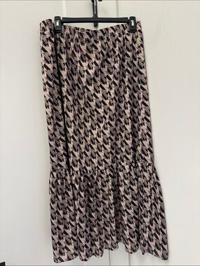 NWT ! Elegant Black and Tan Patterned Midi Skirt